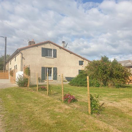 Gite Le Temps De Vivre Pressac Kültér fotó