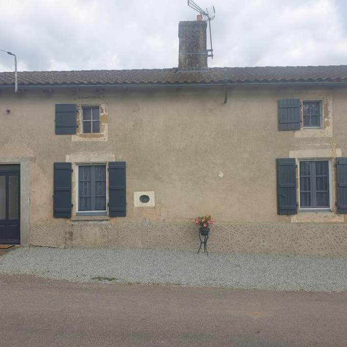 Gite Le Temps De Vivre Pressac Kültér fotó